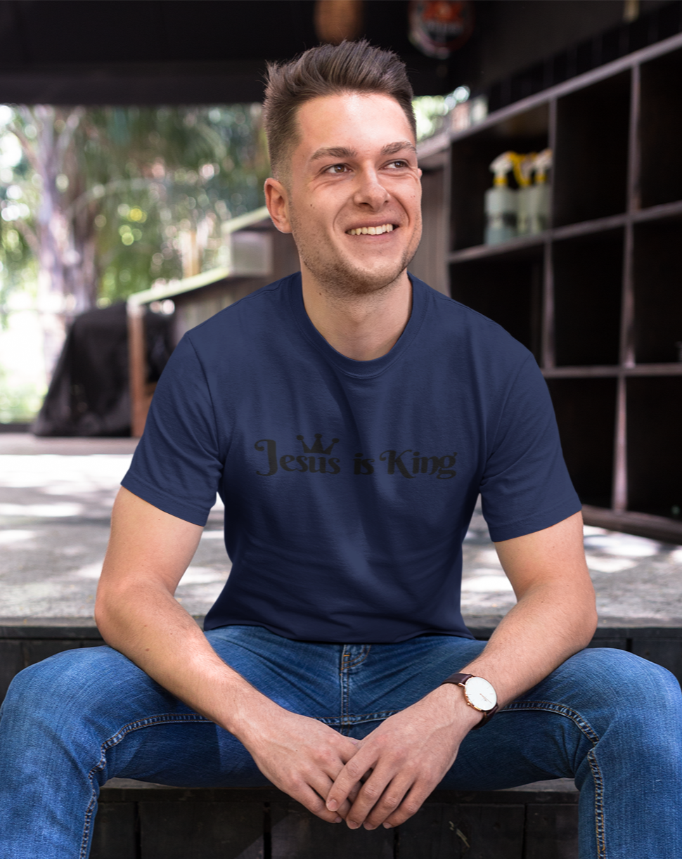 Jesus is King | T-Shirt