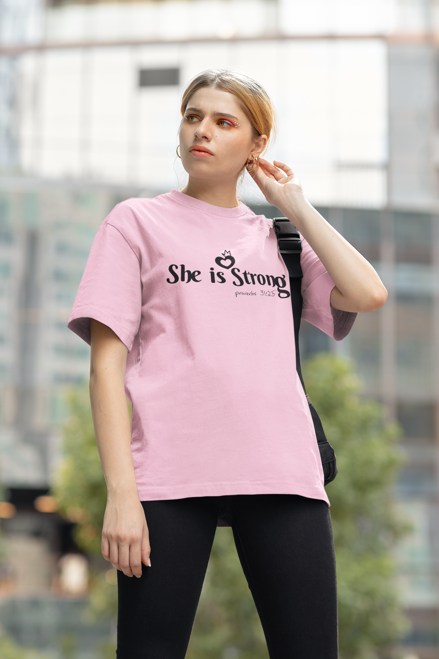 She is Strong | T-Shirt